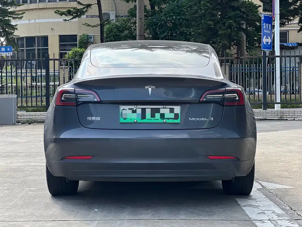 Tesla Model 3 — миниатюра 6
