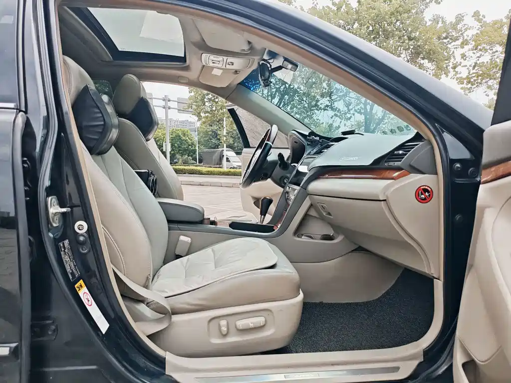 Toyota Camry — миниатюра 5
