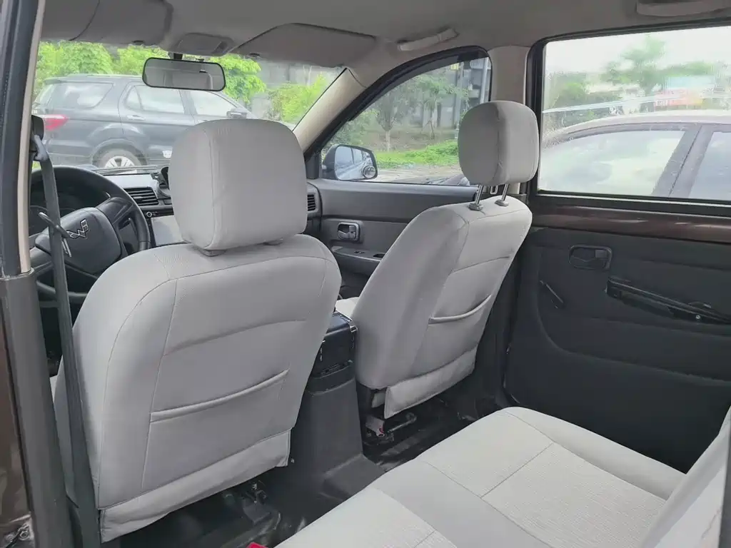 Wuling Hongguang — миниатюра 8