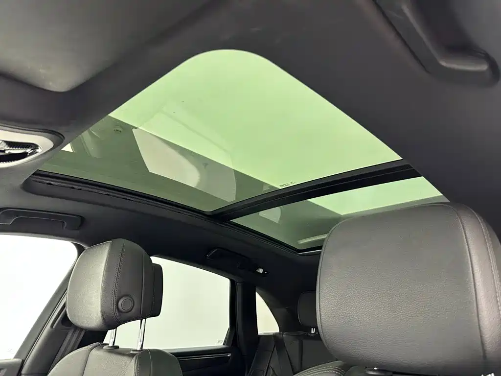 Porsche Macan — миниатюра 14
