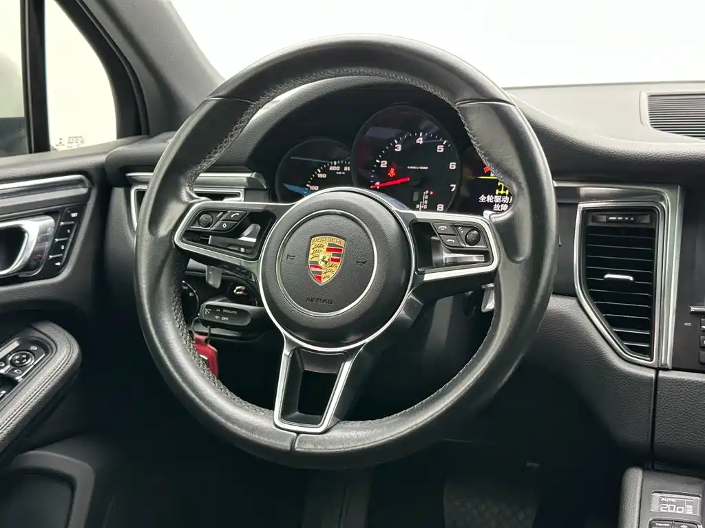 Porsche Macan — миниатюра 19