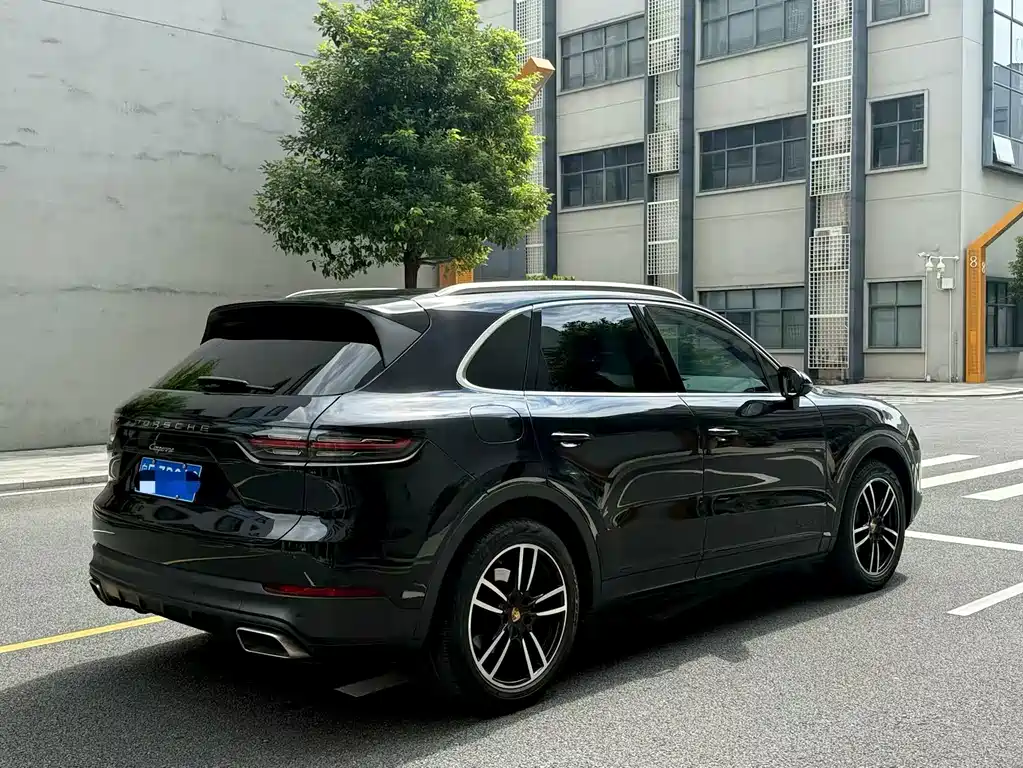 Porsche Cayenne — миниатюра 6
