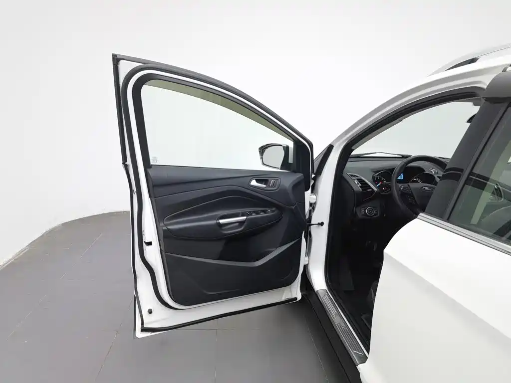Ford Kuga — миниатюра 8