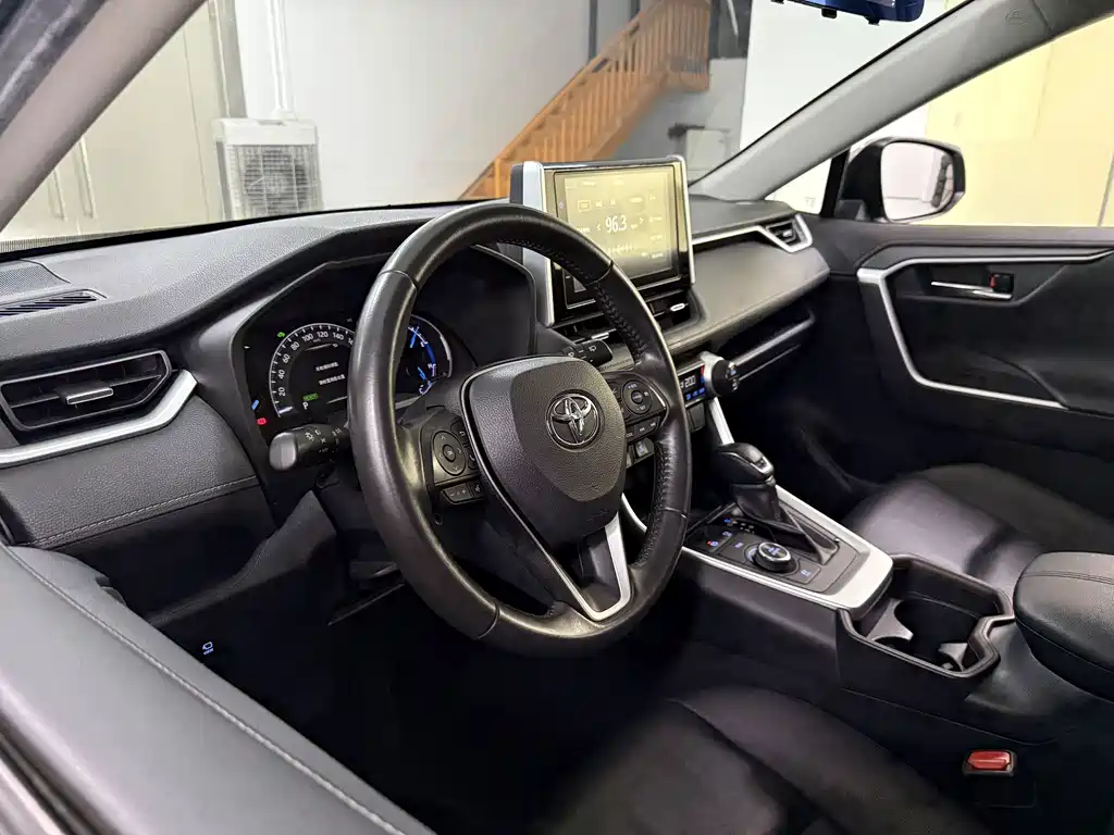 Toyota RAV4 — миниатюра 10