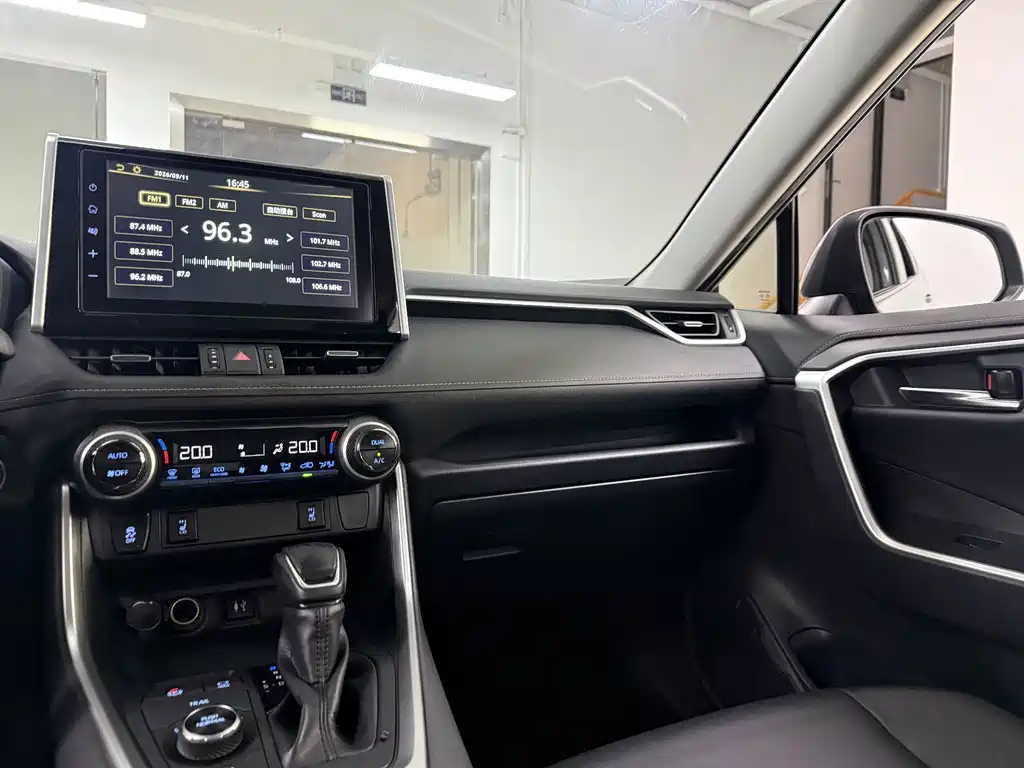 Toyota RAV4 — миниатюра 18