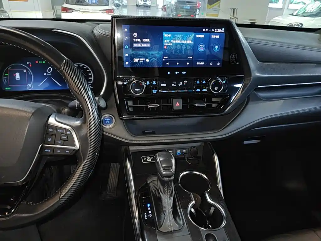 Toyota Crown Kluger — миниатюра 10