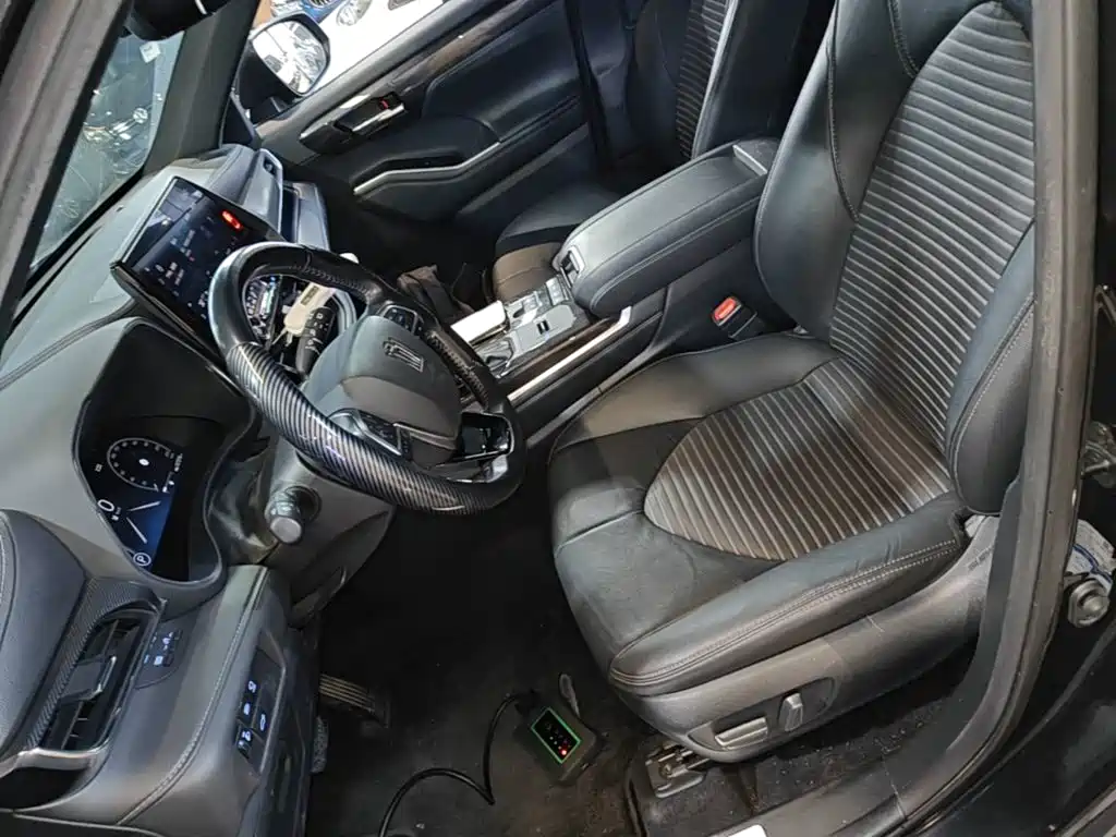 Toyota Crown Kluger — миниатюра 15