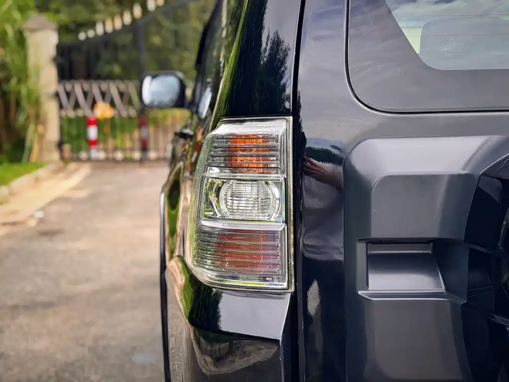 Mitsubishi Pajero (Import) — миниатюра 5