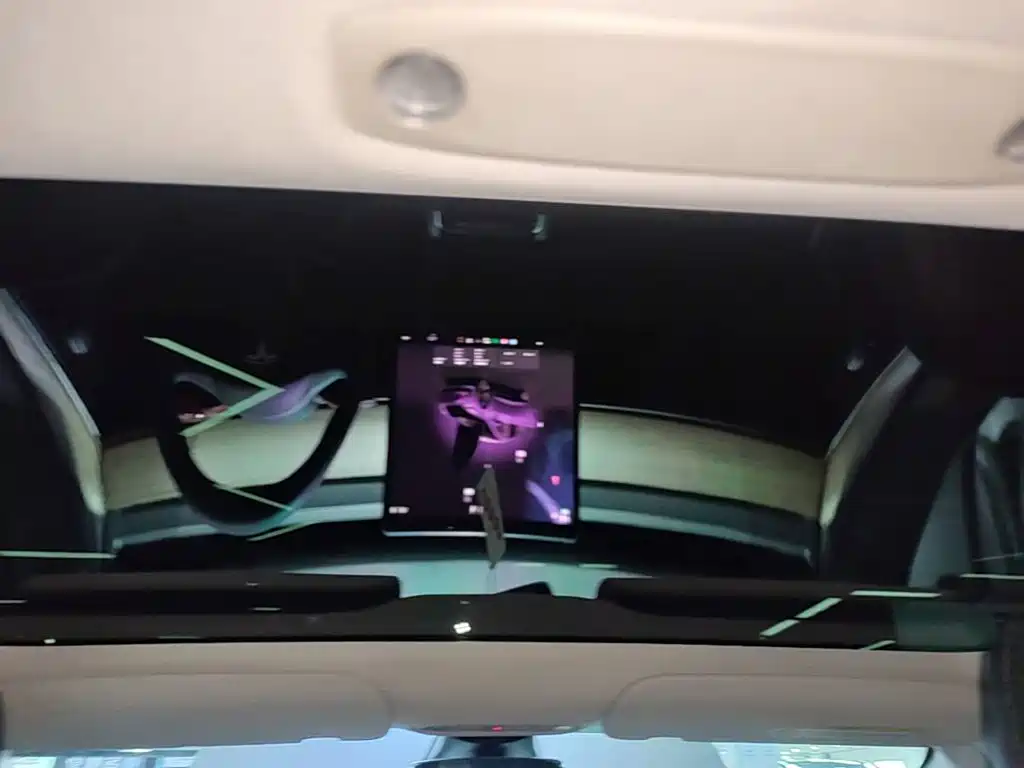 Tesla Model 3 — миниатюра 18