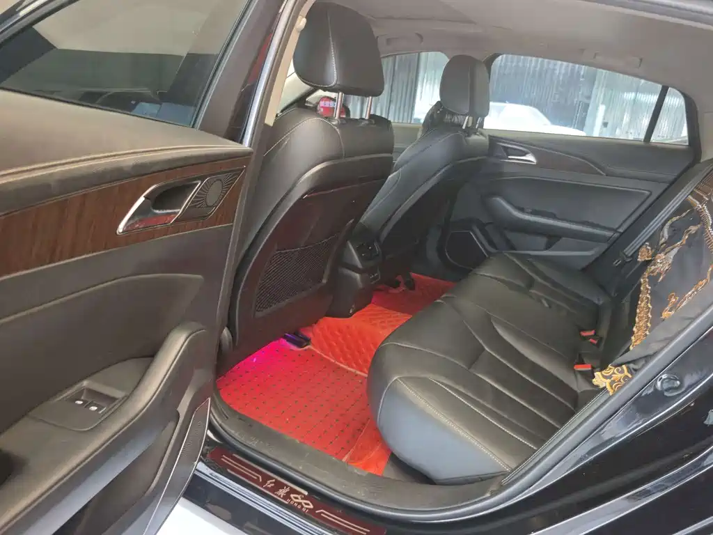 Hongqi Hongqi H5 — миниатюра 6