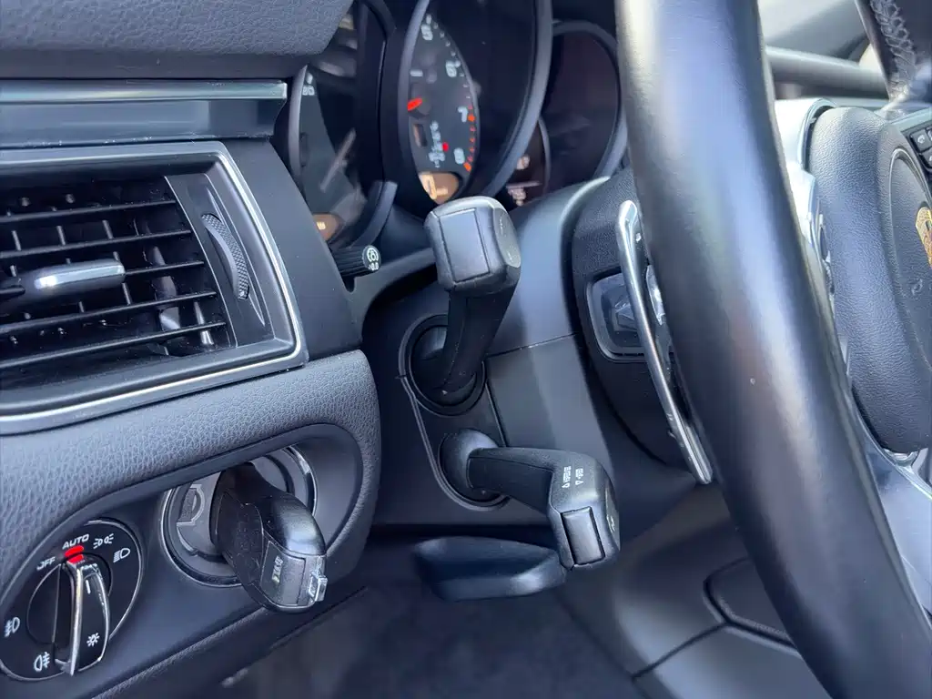 Porsche Macan — миниатюра 19