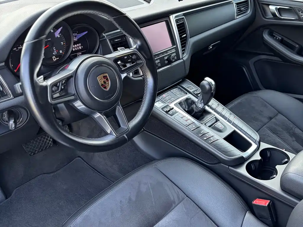 Porsche Macan — миниатюра 9