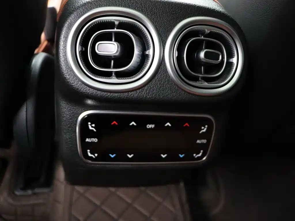 Mercedes-Benz GLC — миниатюра 12