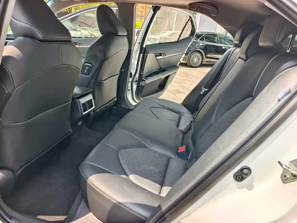 Toyota Camry — миниатюра 10