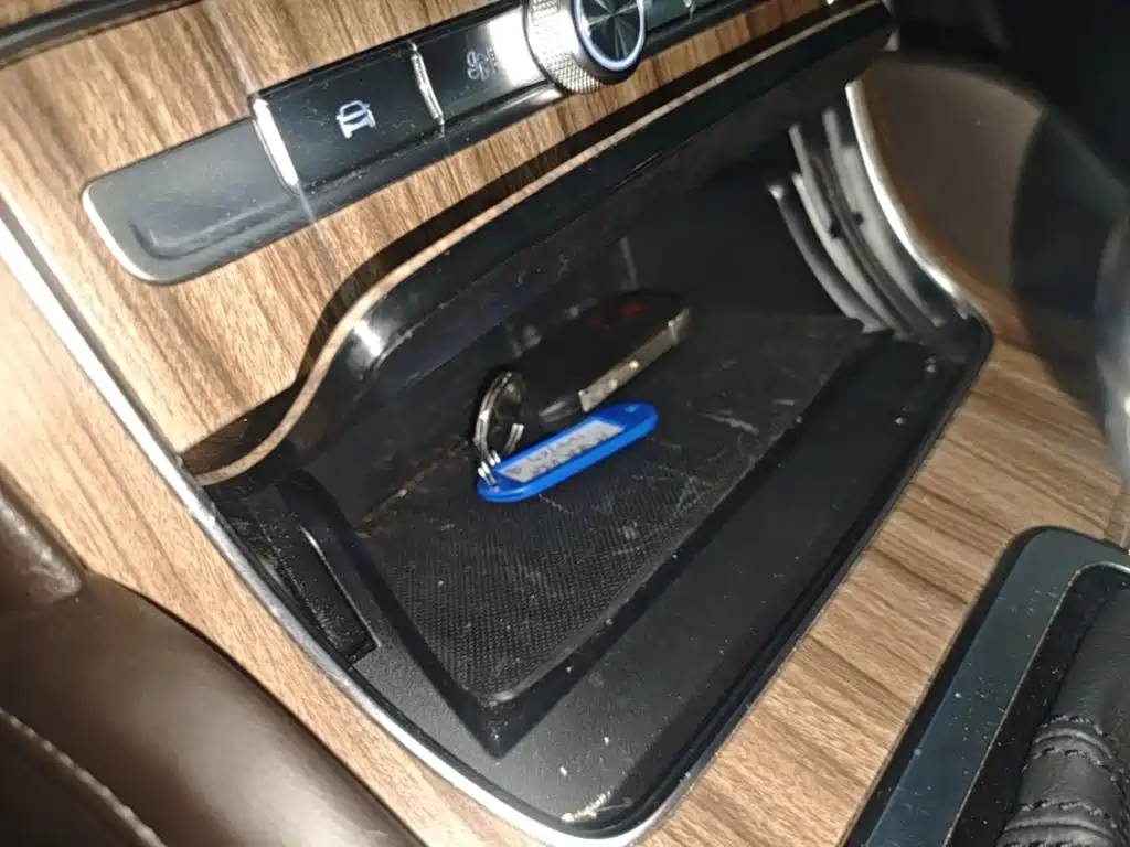 Roewe RX8 — миниатюра 9
