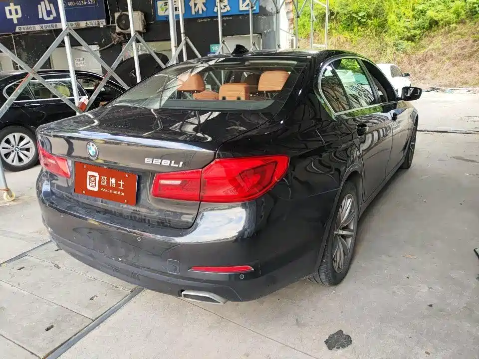 BMW 5 Series — миниатюра 3