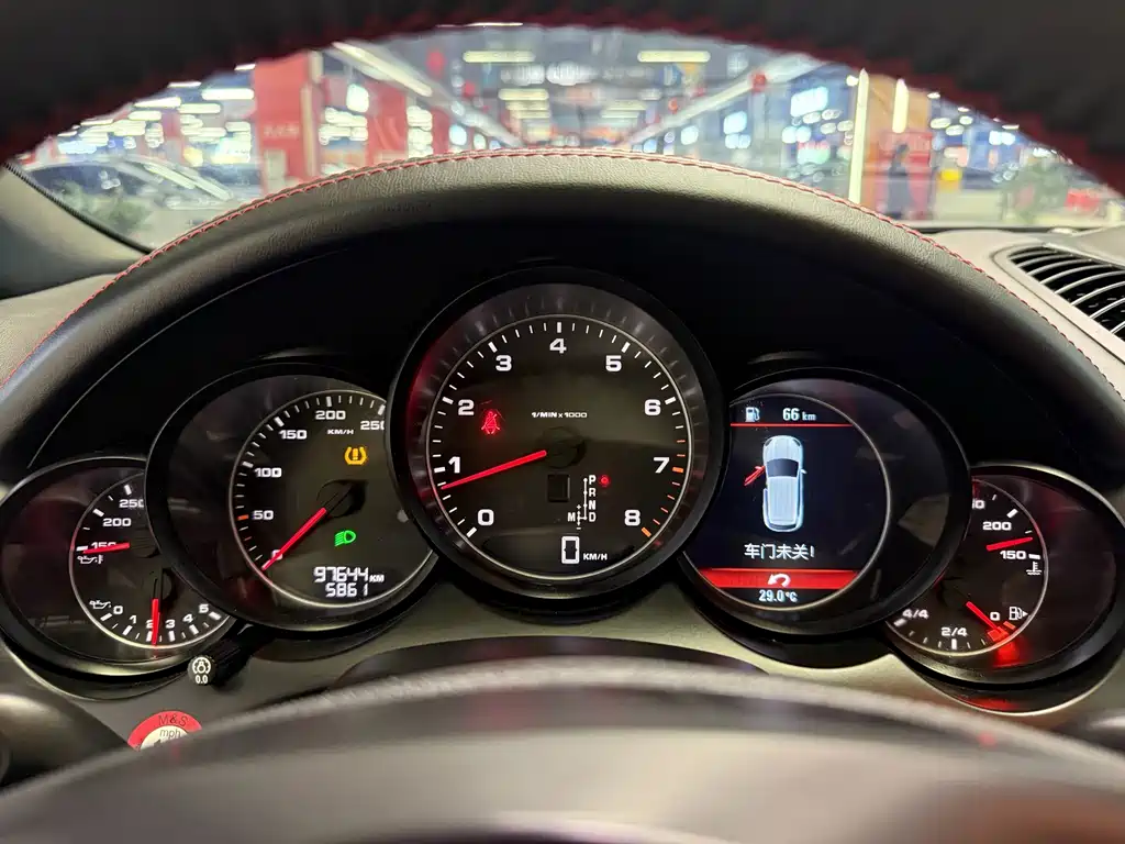 Porsche Cayenne — миниатюра 10