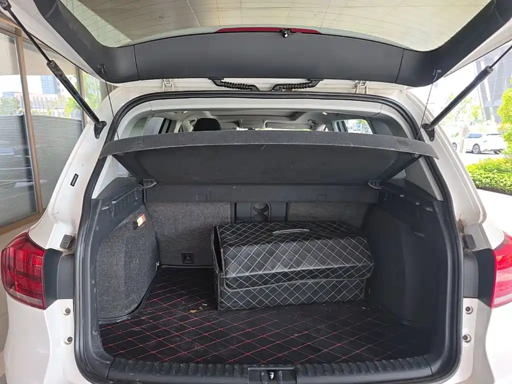 Volkswagen Tiguan — миниатюра 19