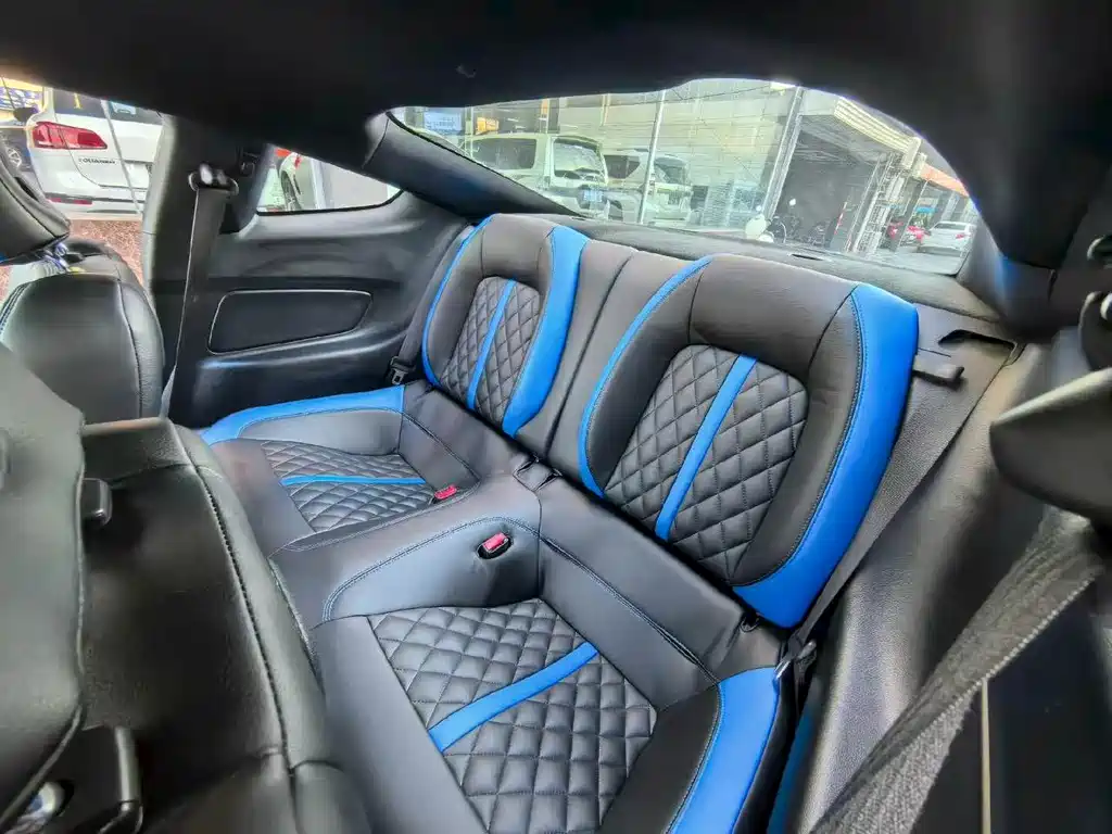 Ford Mustang — миниатюра 7