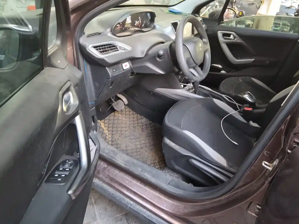 Peugeot 2008 — миниатюра 12