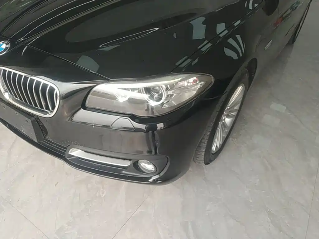 BMW 5 Series — миниатюра 24