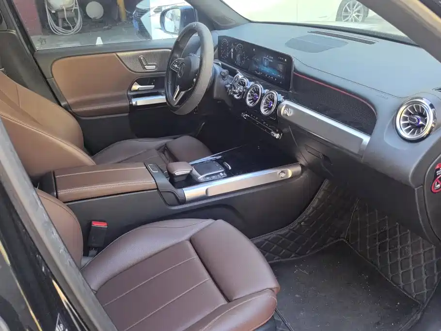 Mercedes-Benz GLB — миниатюра 8