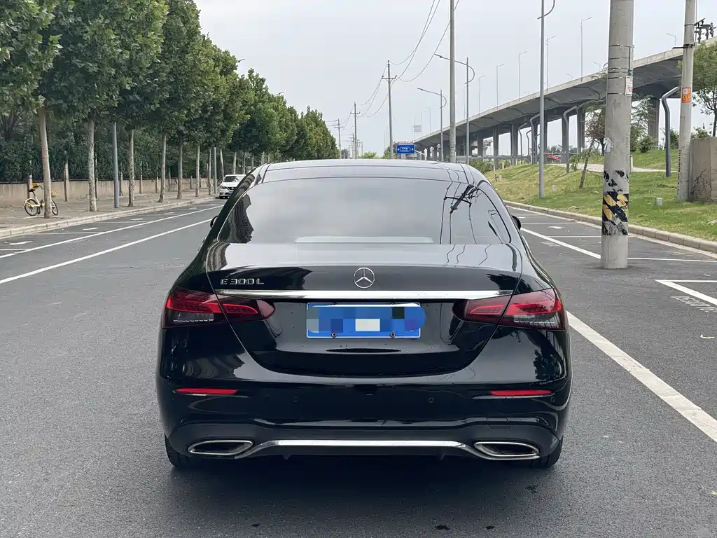 Mercedes-Benz E-Class — миниатюра 7