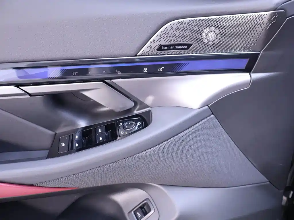 BMW 5 Series — миниатюра 17