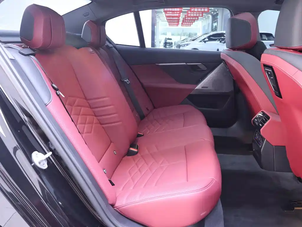 BMW 5 Series — миниатюра 22