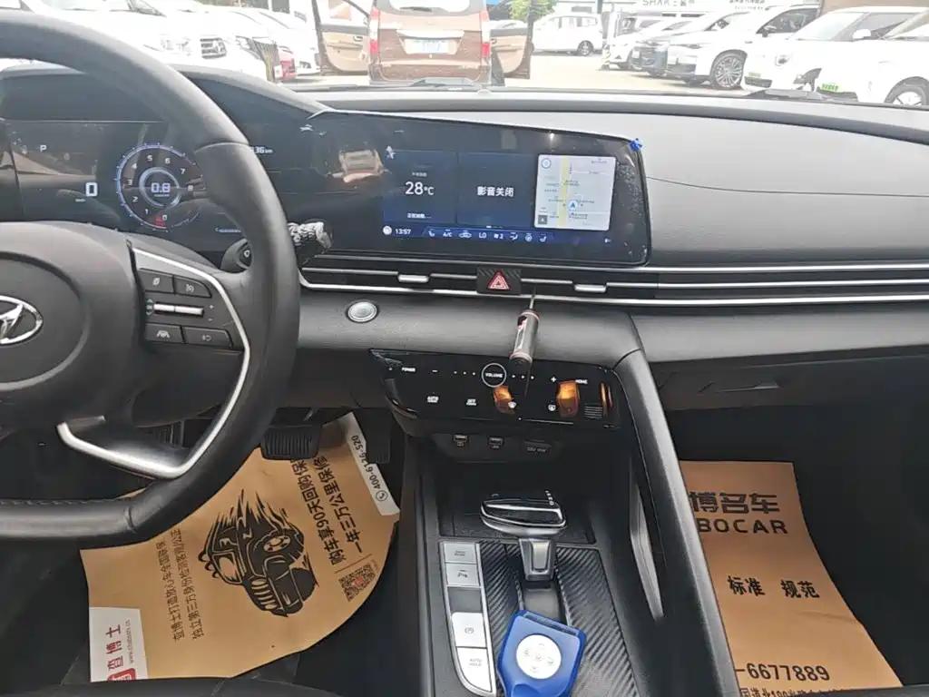 Hyundai Elantra — миниатюра 13