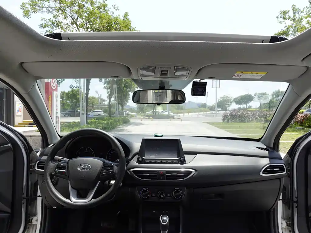 Hyundai Elantra — миниатюра 11