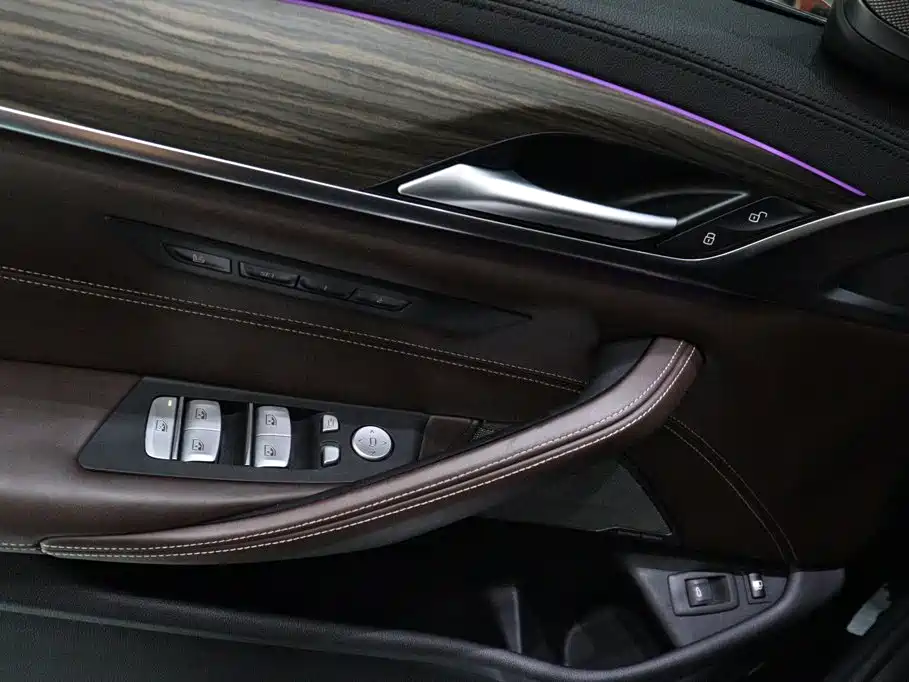BMW 5 Series New Energy — миниатюра 18