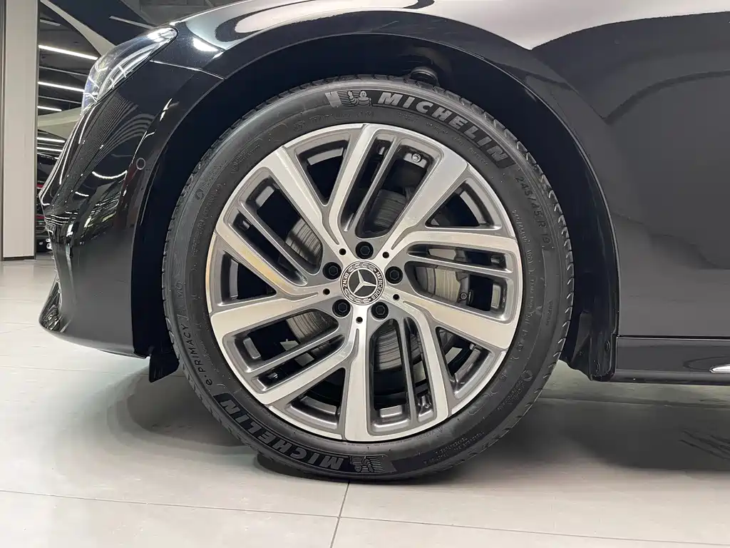 Mercedes-Benz E-Class — миниатюра 9