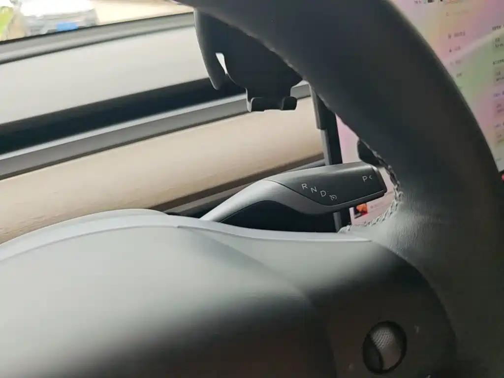 Tesla Model Y — миниатюра 14