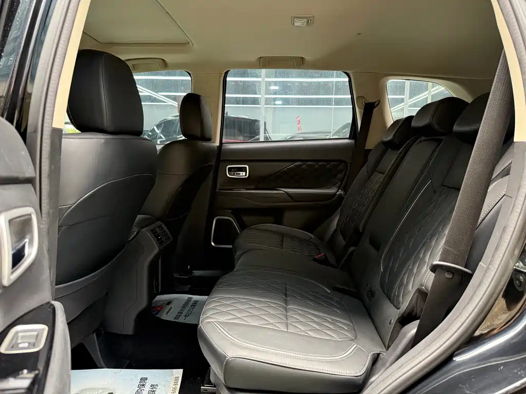 Mitsubishi Outlander — миниатюра 14