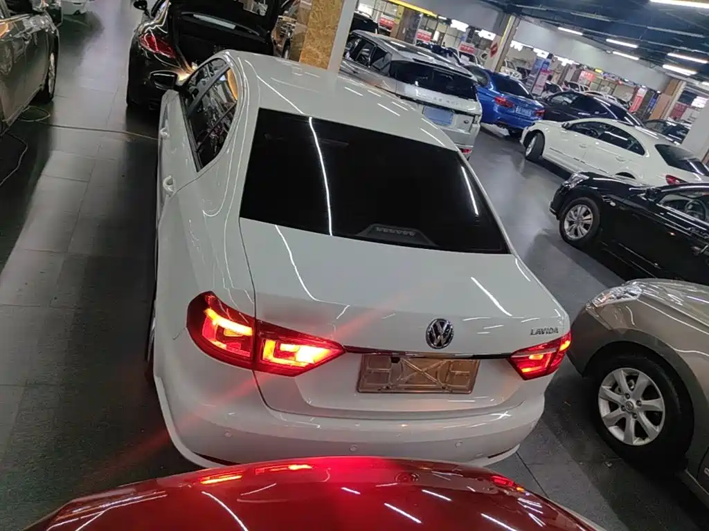 Volkswagen Lavida 2013 1.6L AT