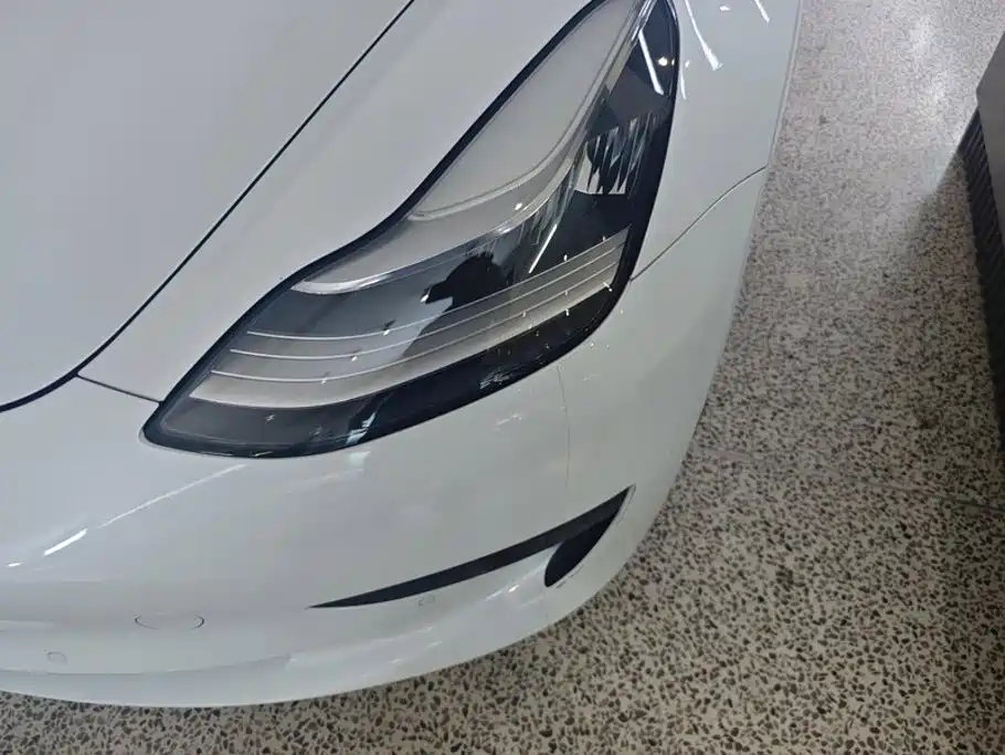 Tesla Model 3 — миниатюра 5