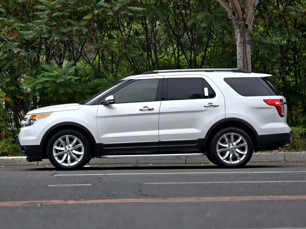 Ford Explorer (Import) — миниатюра 8
