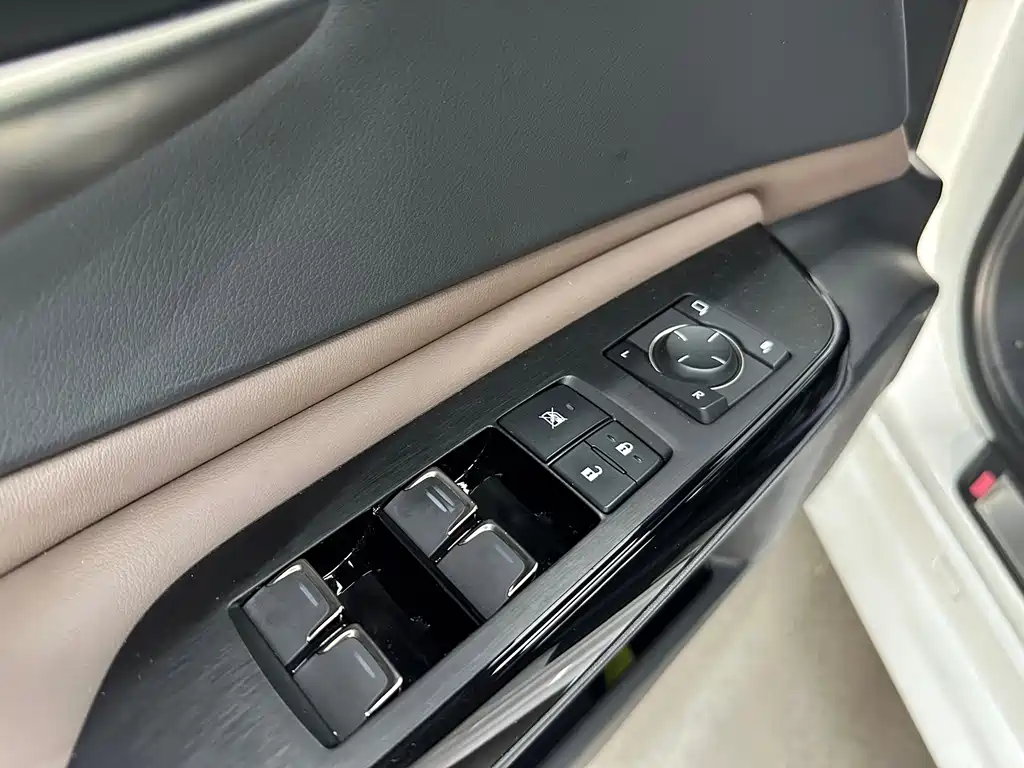 Lexus ES — миниатюра 6