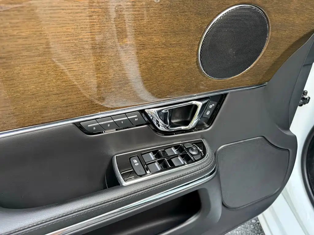 Jaguar XJ — миниатюра 16