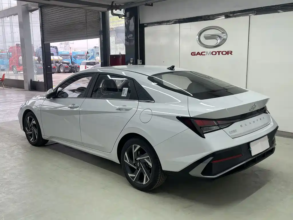 Hyundai Elantra — миниатюра 7
