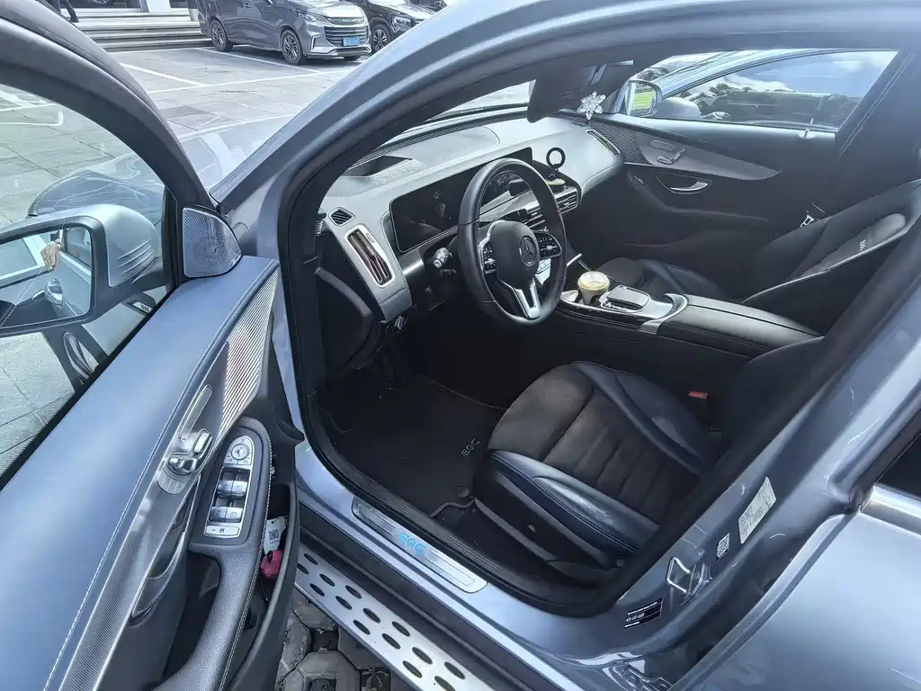 Mercedes-Benz EQC — миниатюра 5
