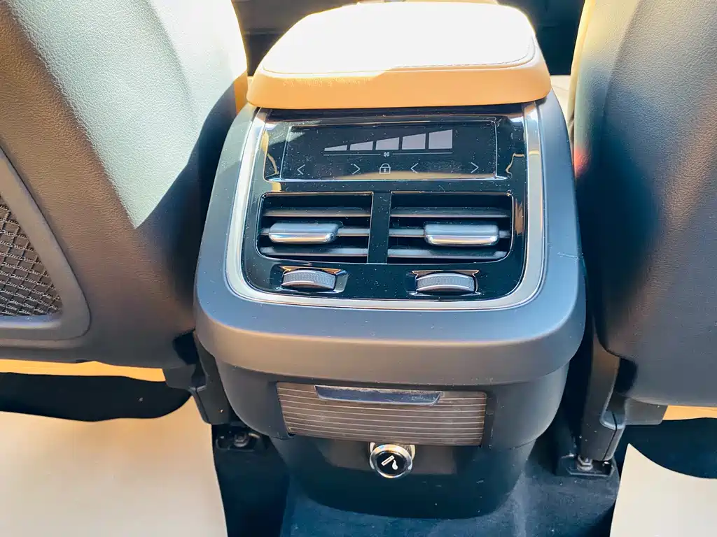 Volvo XC90 — миниатюра 19