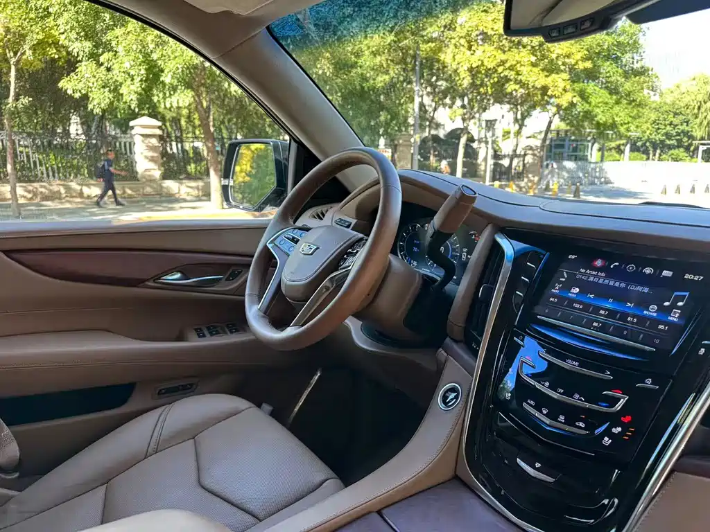 Cadillac Escalade — миниатюра 21