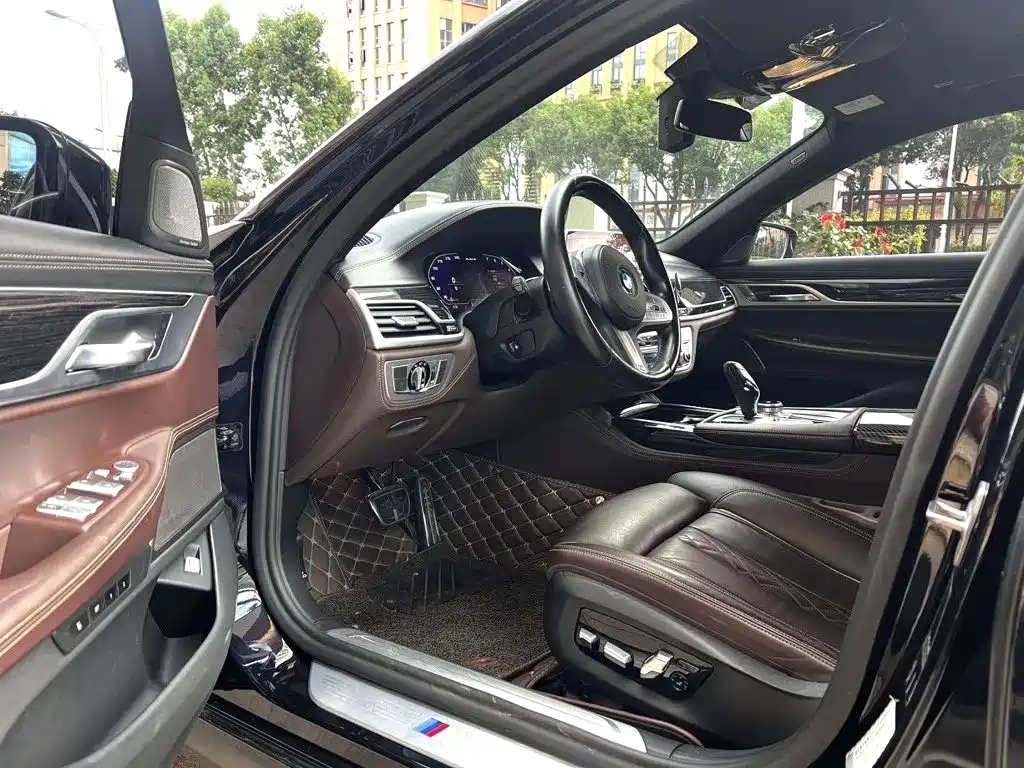 BMW 7 Series — миниатюра 6