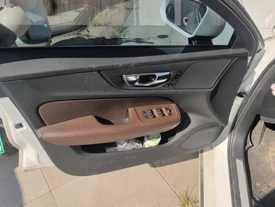 Volvo S60 — миниатюра 7