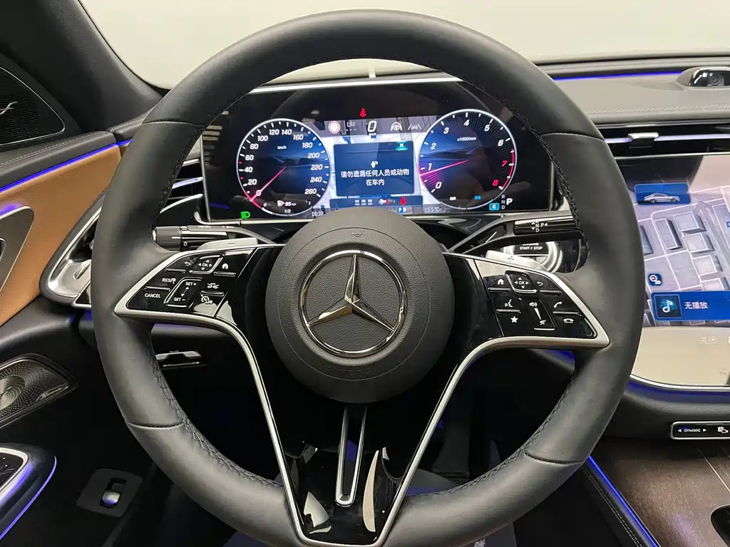 Mercedes-Benz E-Class — миниатюра 9