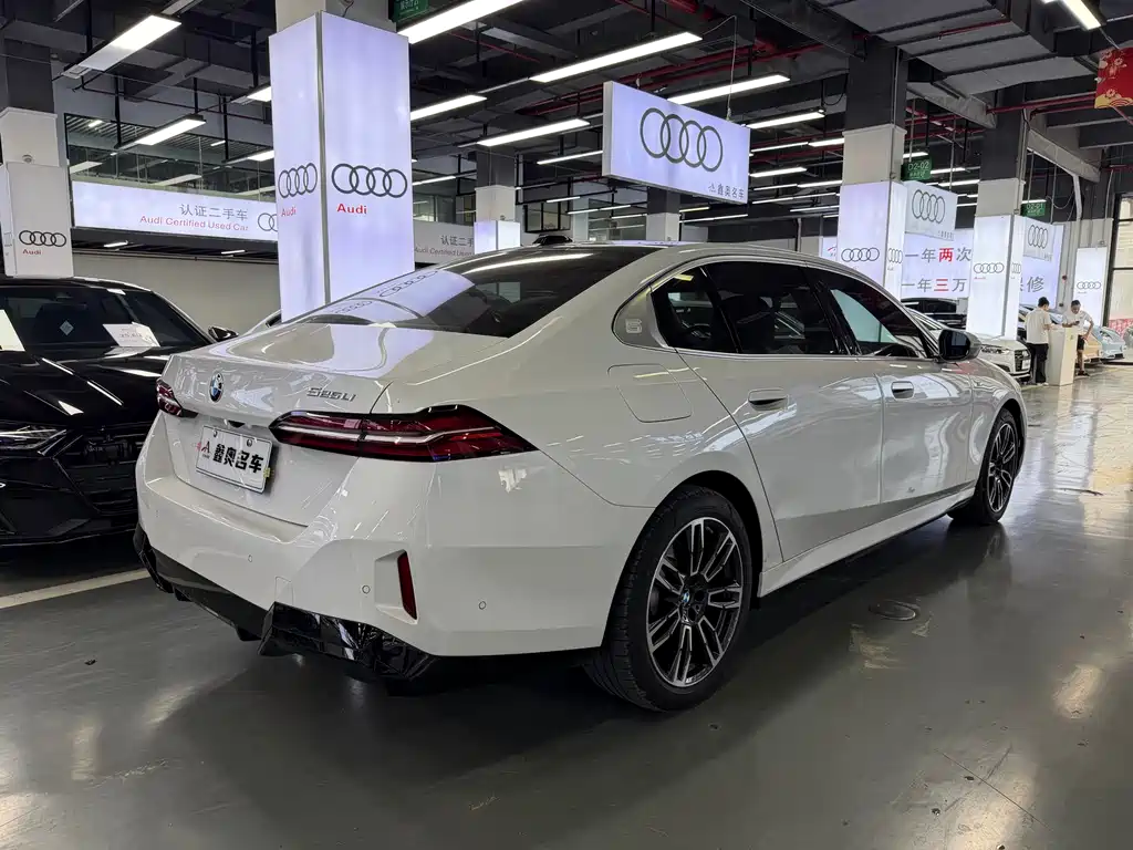 BMW 5 Series — миниатюра 4