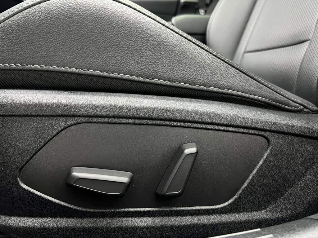Hyundai Elantra 1.5 л 2022 г. Серебристо-серый, пробег 30000 км