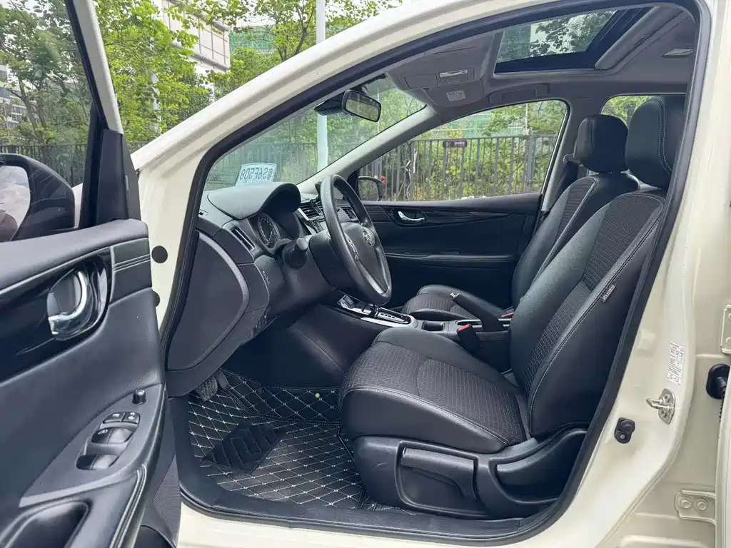 Nissan Tiida — миниатюра 4